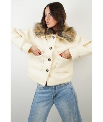 Beigefarbene Kara-Jacke ou a consommer sur place