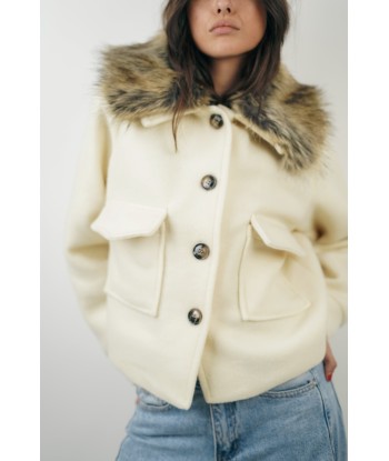 Beigefarbene Kara-Jacke ou a consommer sur place