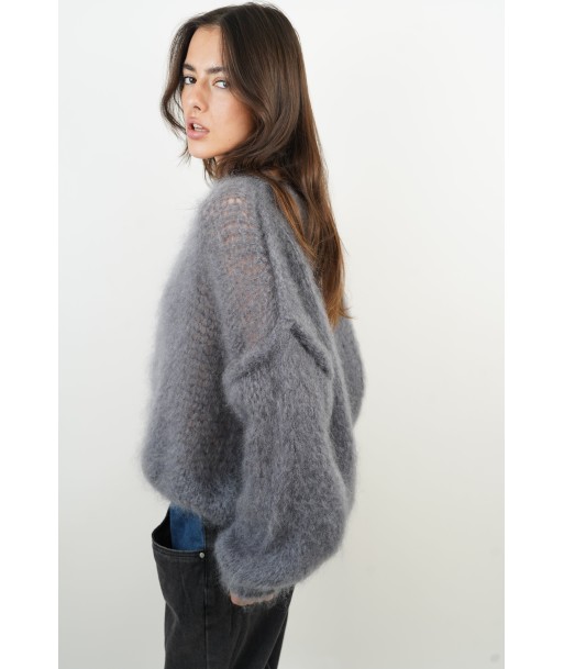 Cloe grauer Pullover ouvre sa boutique