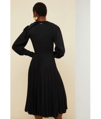 Twisted collar pleated dress Par le système avancé 