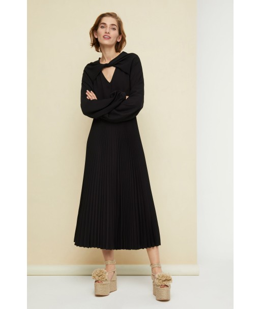 Twisted neckline pleated midi dress Venez acheter