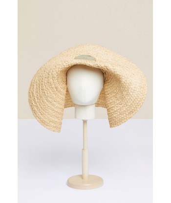 Embellished oversized woven hat suggérées chez