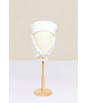 Ruffle strap sailor hat s'inspire de l'anatomie humaine