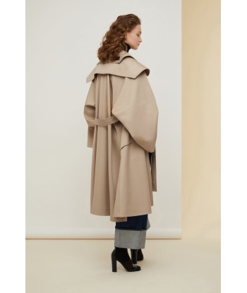 Oversized belted coat in organic gabardine with detachable collar Dans la société mordern