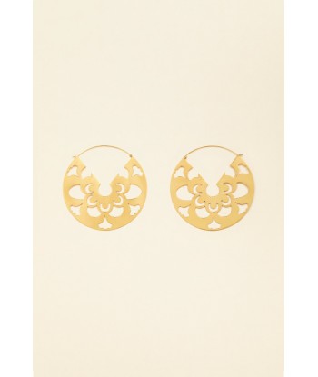 Large cut-out hoop earrings in gold-plated brass Dans la société mordern