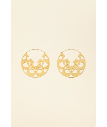 Large cut-out hoop earrings in gold-plated brass Dans la société mordern